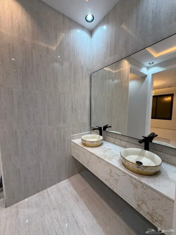 للبيع ارواف علويه بمداخل مستقله وشقق ارضيه ف حي الراقي 34