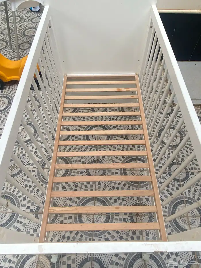 سرير اطفال وكرسي اطفال 3