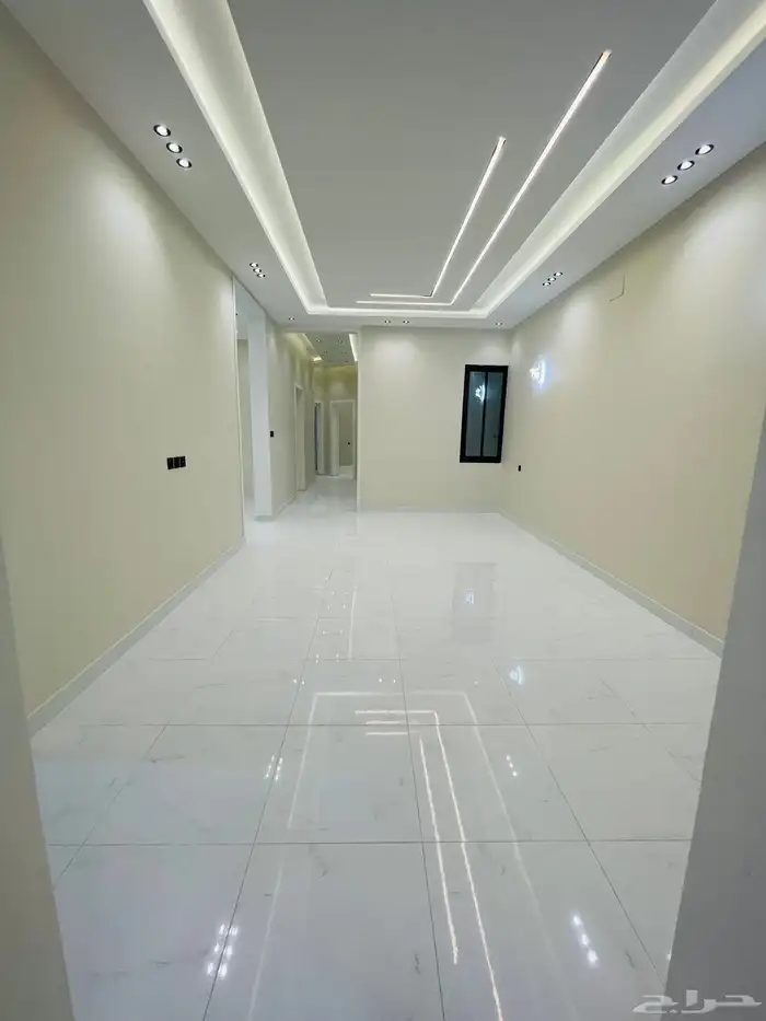 للبيع روف علوي مع ملحق درج خارجي فقط شمال الخمس 16