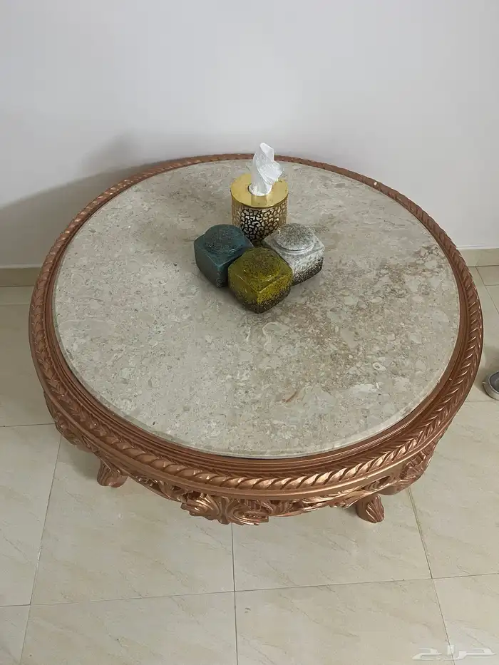 طقم كنب من 8 اشخاص مع طاوله كبيره وطاولتين صغيره 6