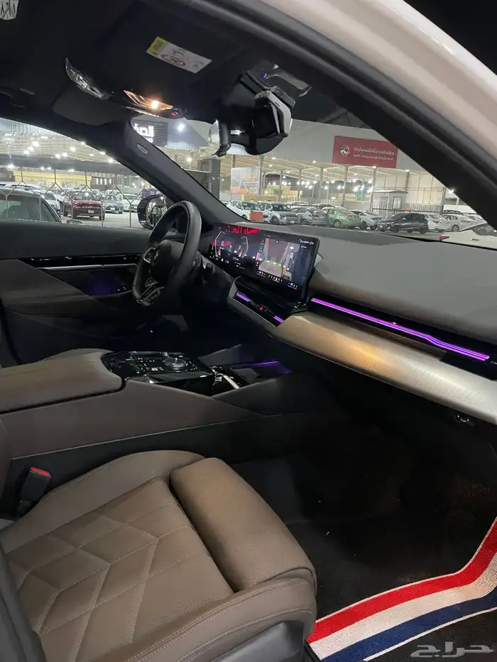 بي ام دبليو 520i موديل 2024 فل كامل Kit m 11