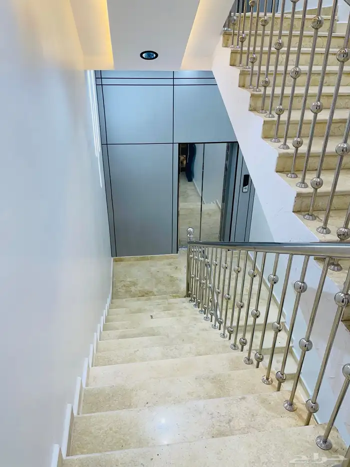 للبيع شقق تمليك علوي مع سطح خاص حي الاسكان بسعر 550 الف 3