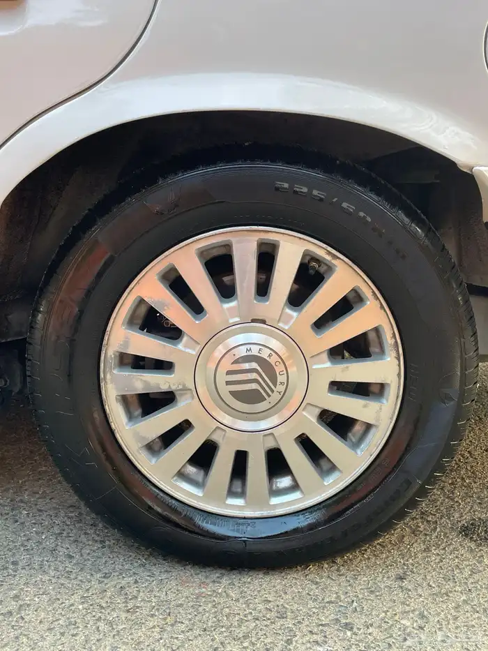 فورد. جراند ماركيز. 40