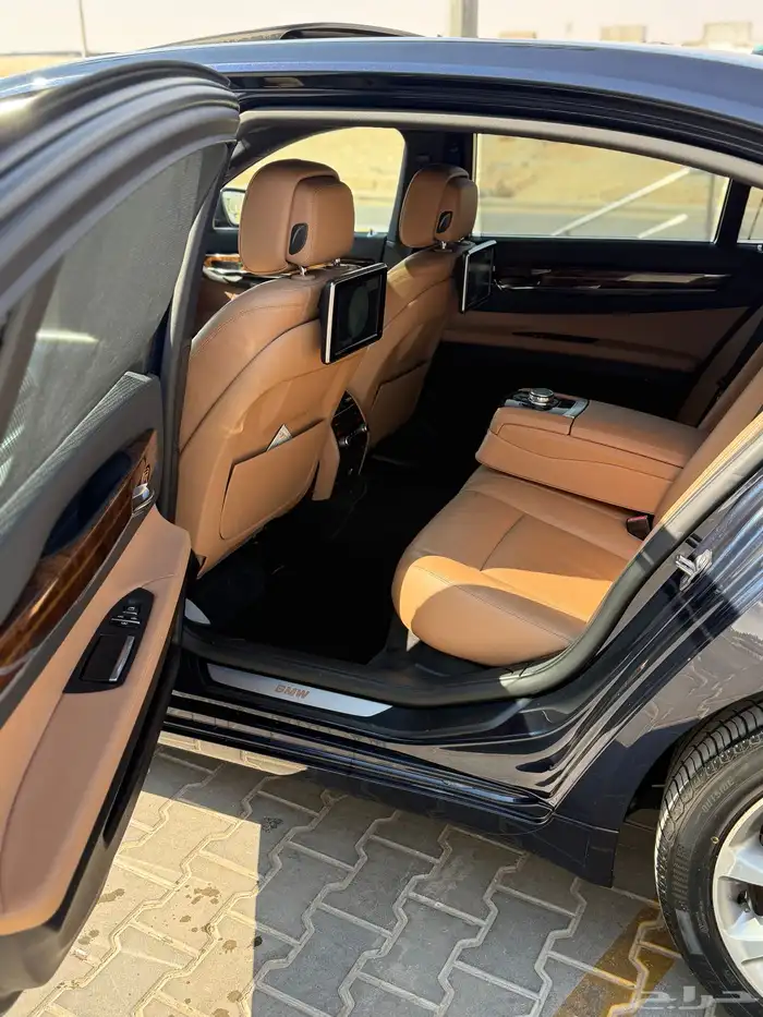 بي ام دبليو الفئة السابعة 730 موديل 2015 مخزن 20