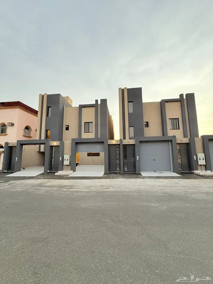 للبيع روف علوي بمدخل سياره تشطيبVipبمساحه346م 0