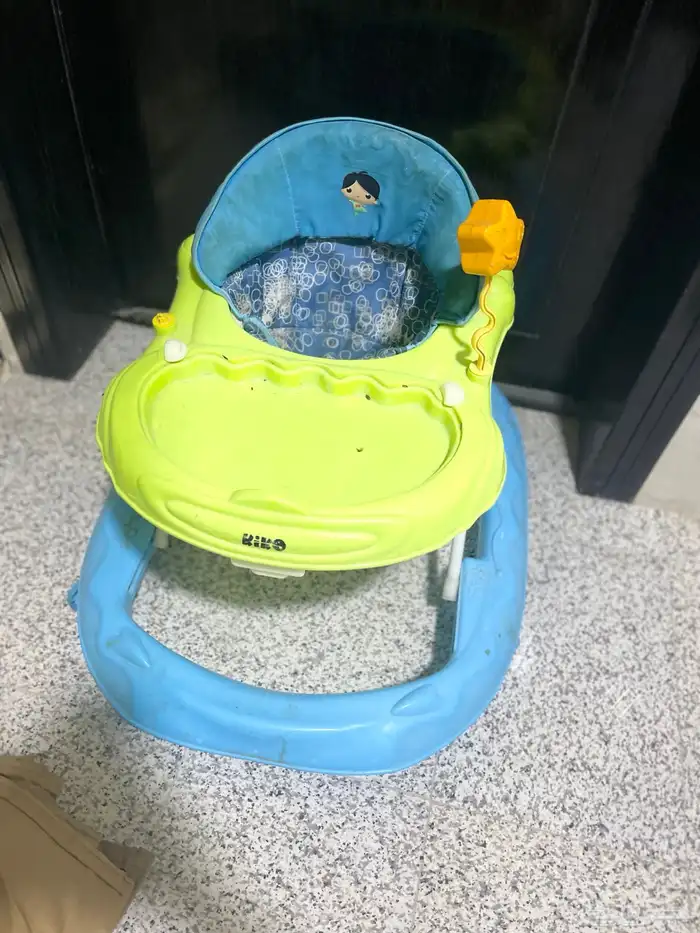 عربية وكرسي أطفال وألعاب 4