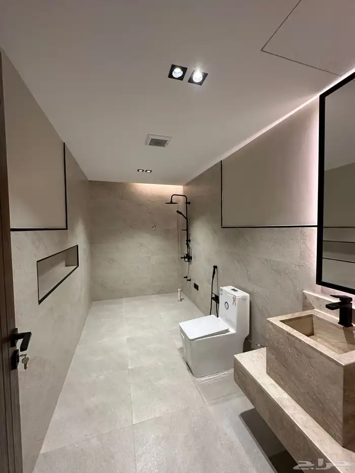 للبيع فيلا مودرن قريبه من ممشى الراقى بخميس مشيط 22