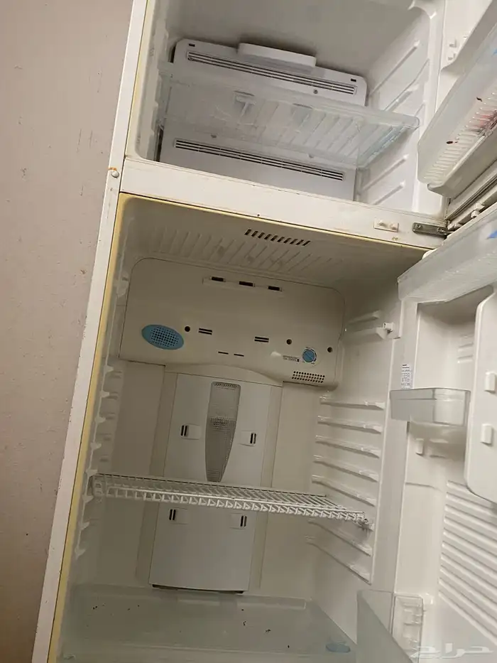ثلاجه للبيع   شغال الفريزر فقط وتبريده كويس 0