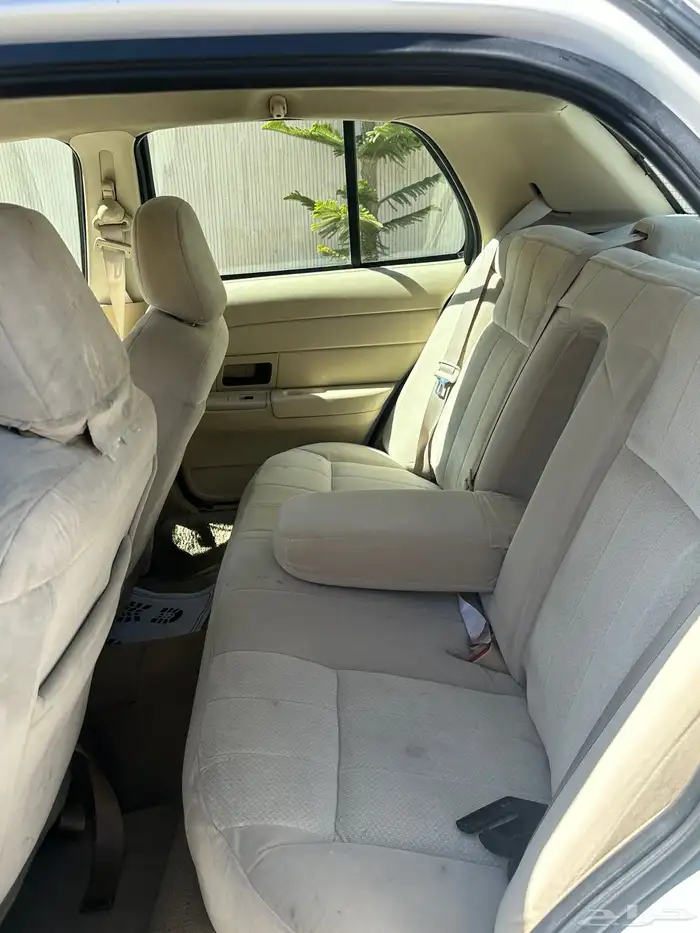 فورد كروان فكتوريا 2010 7