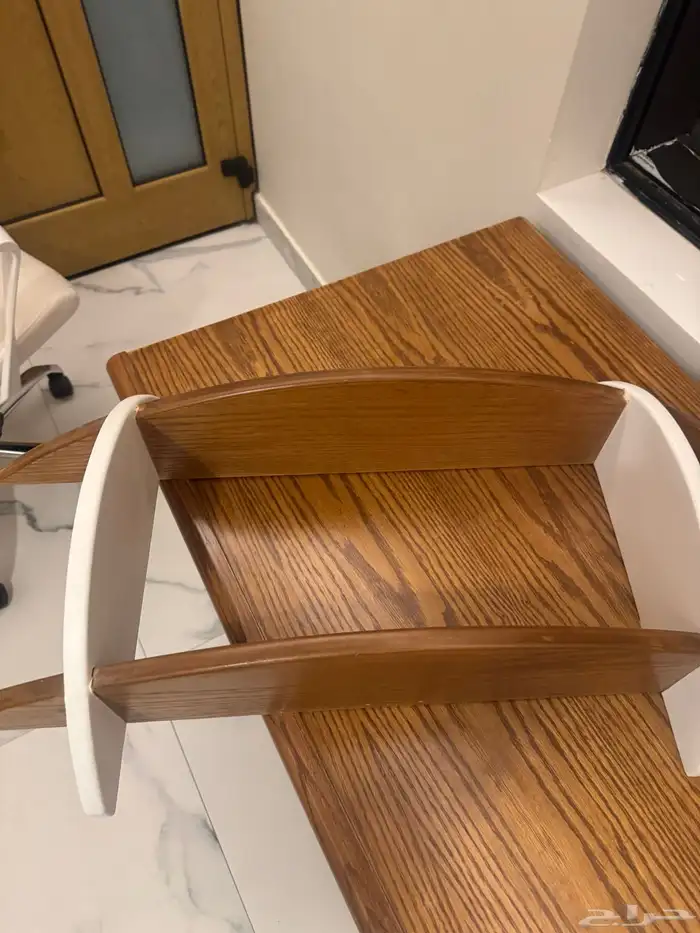 للبيع طاولة مكتبية جديده مع رف 2