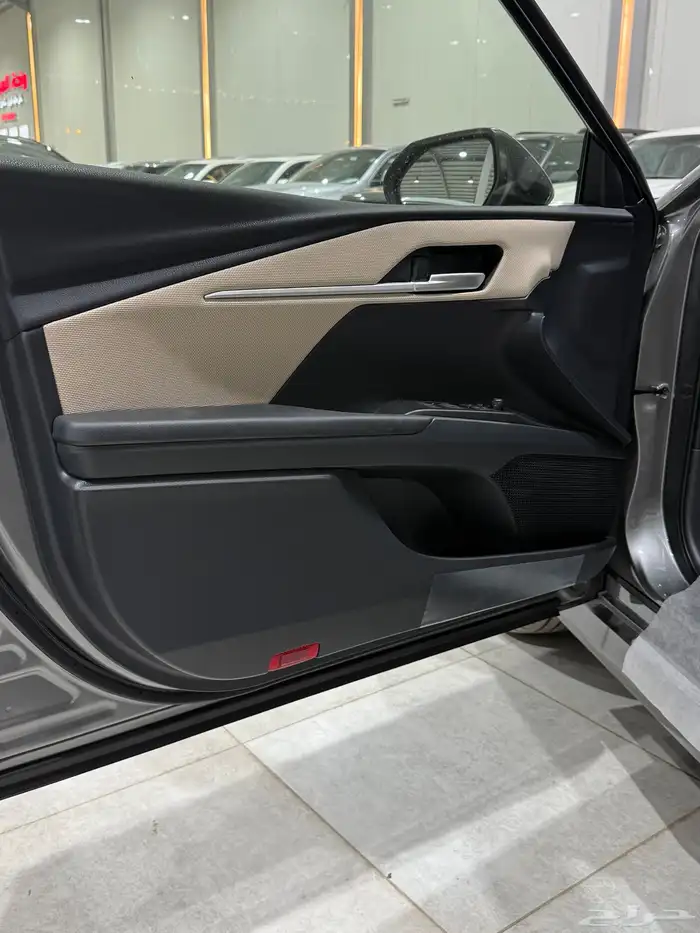 كامري E بنزين 2025 تيتانيوم صادر لوحات اقل سعر 10