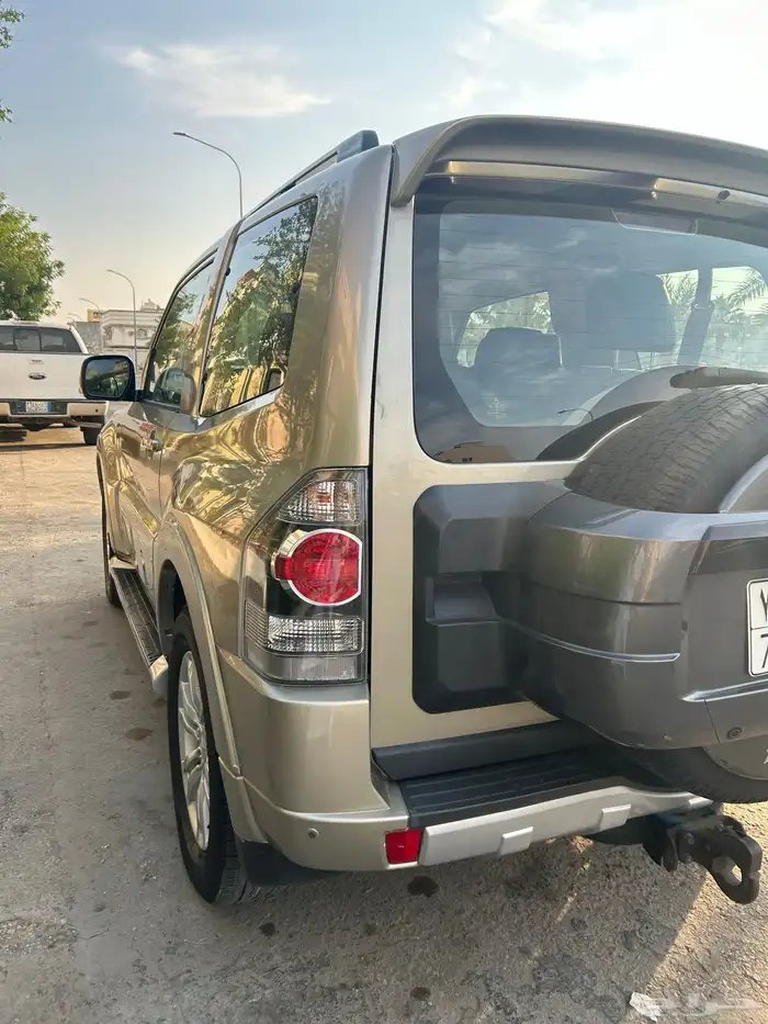 للبيع متسوبيشي باجيرو 3