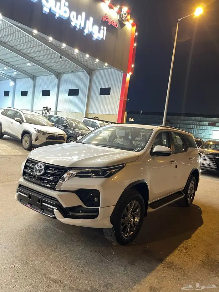 تويوتا فورتشنر VX3 بنزين 2025 2