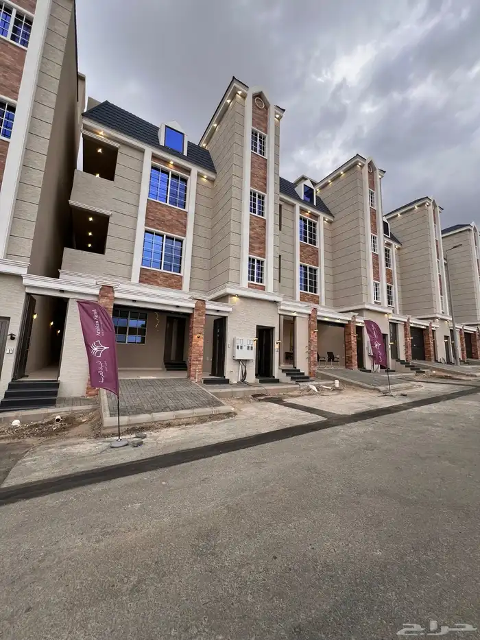 للبيع ادوار ارضيه وشقق علويه حى التحليه خميس مشيط 1