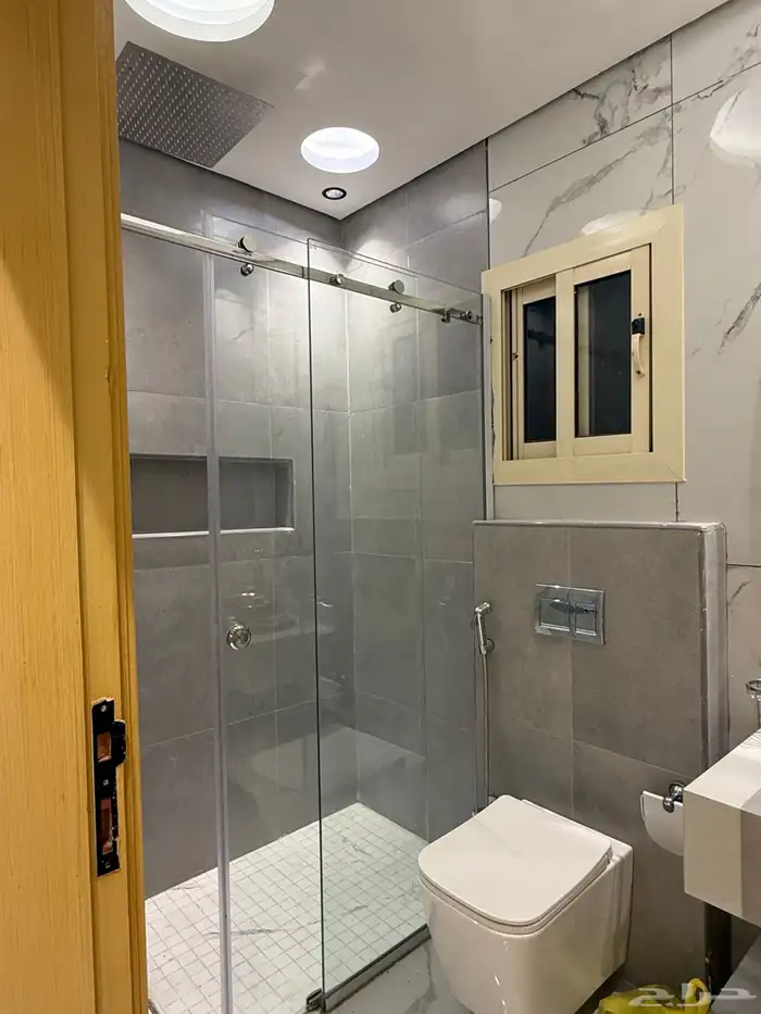 شقة للبيع قريبة على شارع صاري 150م 8