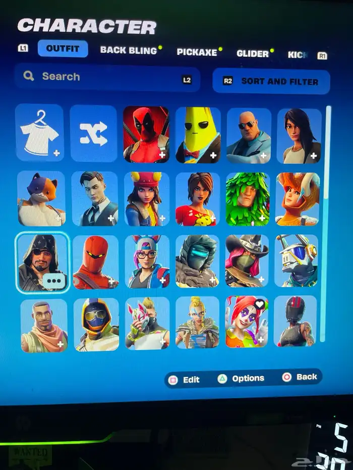 حساب للبيع سوني فيه أشياء نادرة في روكت و فورت 10