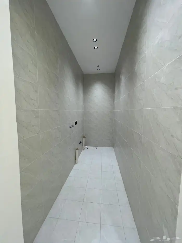 للبيع شقق أرضيه وعلويه ابها بالقرب من المطار 18