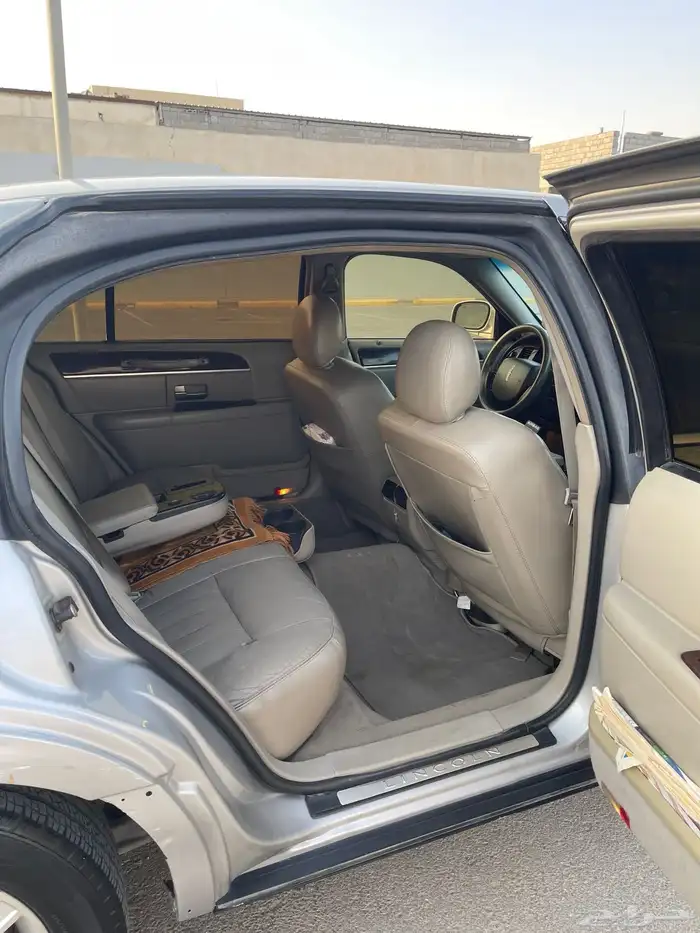 Lincoln Town Car   Executive (لارج) 16