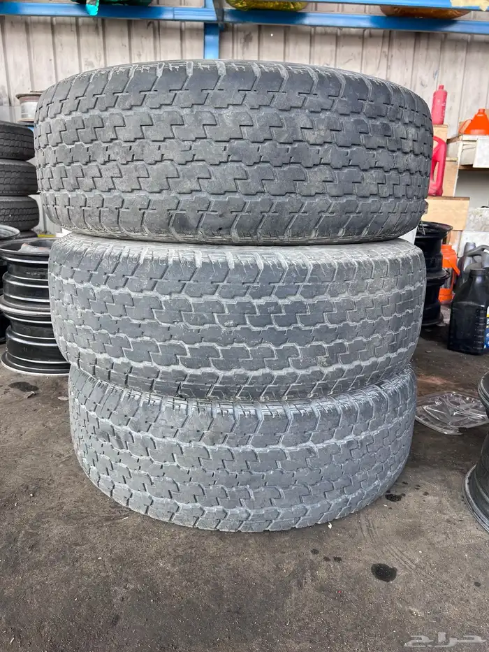 للبيع كفرات هايلوكس 3 بهن نص العمر او اكثر مقاس 15 1