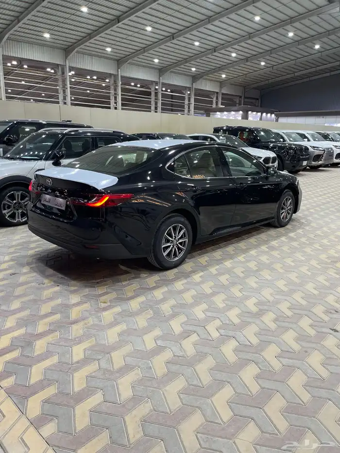 كامري E ستاندر بنزين 2025 سعودي اسود 4