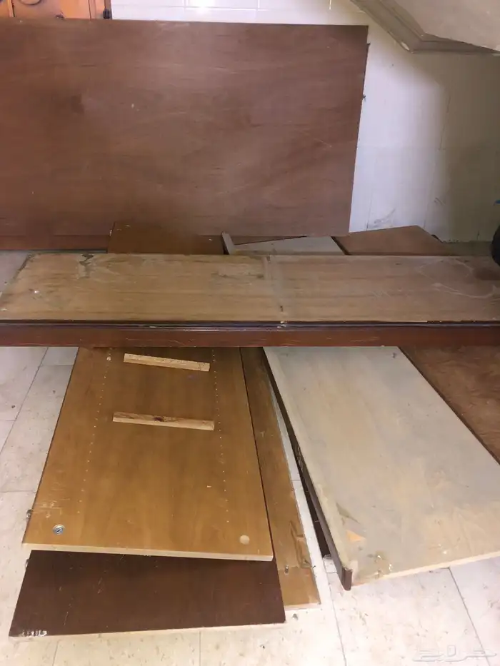 دولاب ملابس اربعة ذ رف نظيف  صدقه للي يحتاجه 0