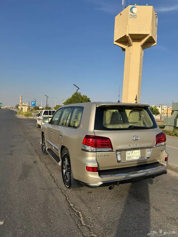 لكزس ذهبي 2014 3