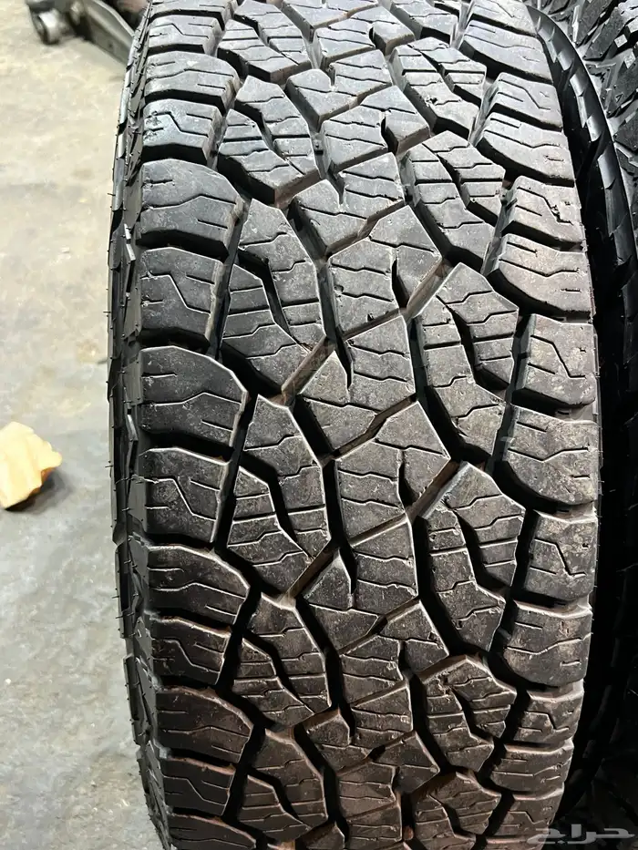 كفرات حجرية  كومهو مقاس 285 70 17 تاريخ 23 نضيفه بالمره عدد 1