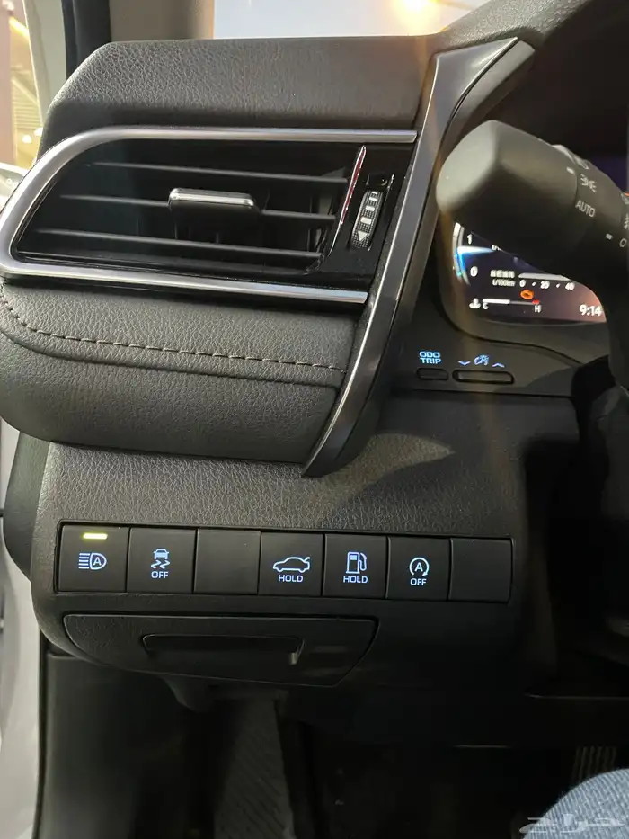 تويوتا كامري 2024 فل لومير وارد الصين ( بنزين ) 4 سلندر 10