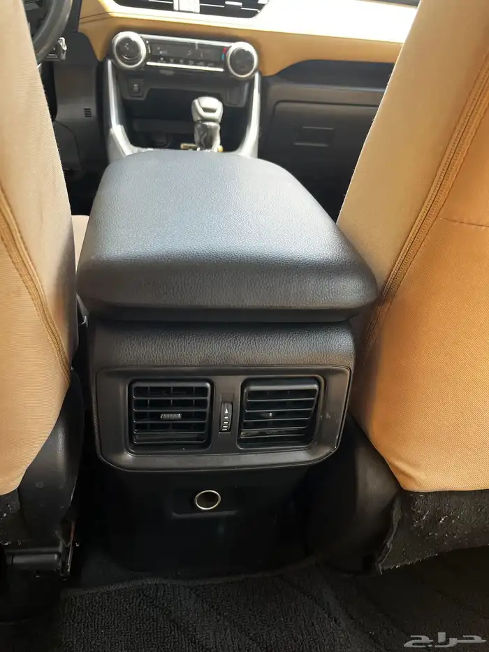 تويوتا رافور بنزين دبل موديل 2022 11