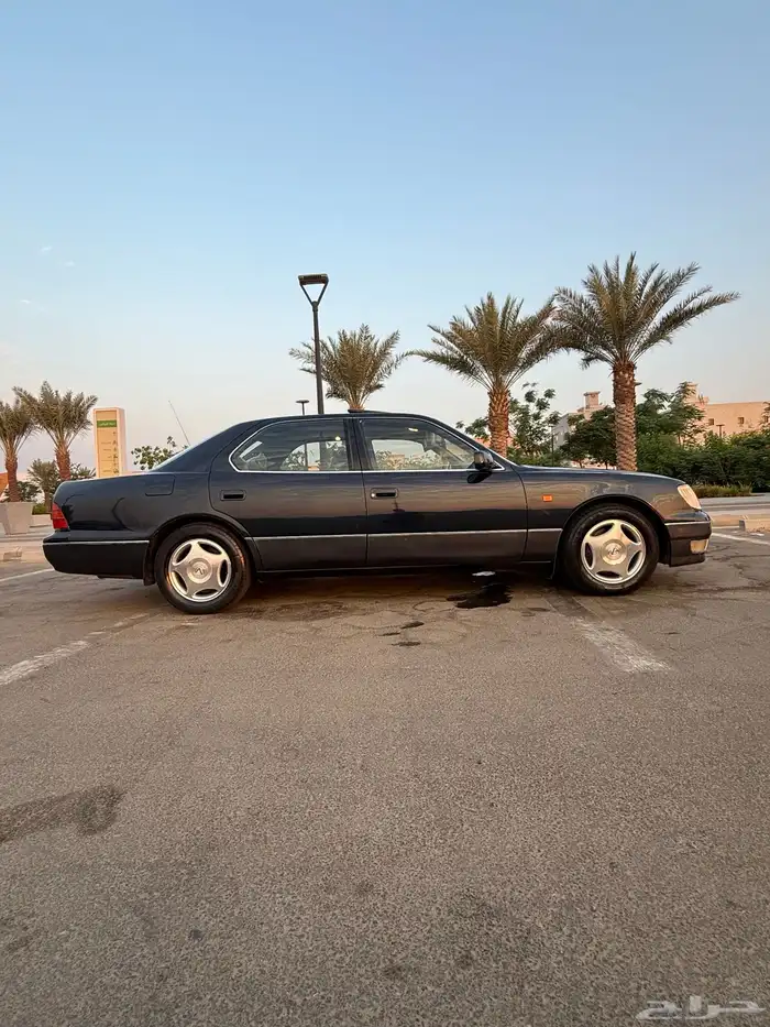 لكزز LS 400 للبيع أو البدل بهايلوكس 2008 وطالع 1