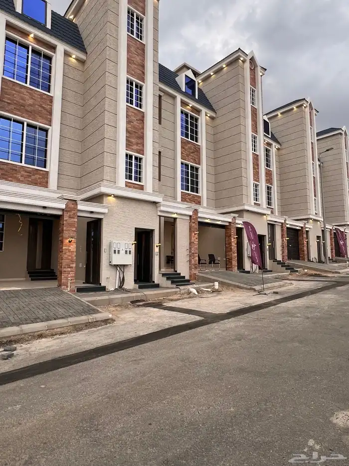 للبيع ادوار ارضيه وشقق علويه حى التحليه خميس مشيط 0