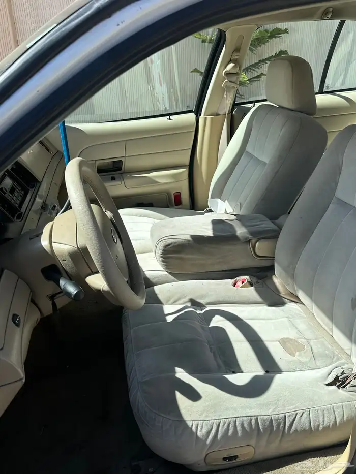 فورد كروان فكتوريا 2010 8