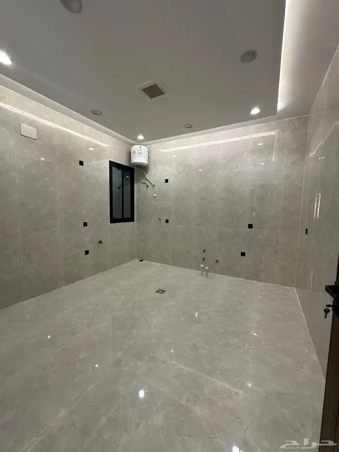 للبيع روفات مودرن فاخرة بمدخل خاص طريق المدينة العسكرية 5