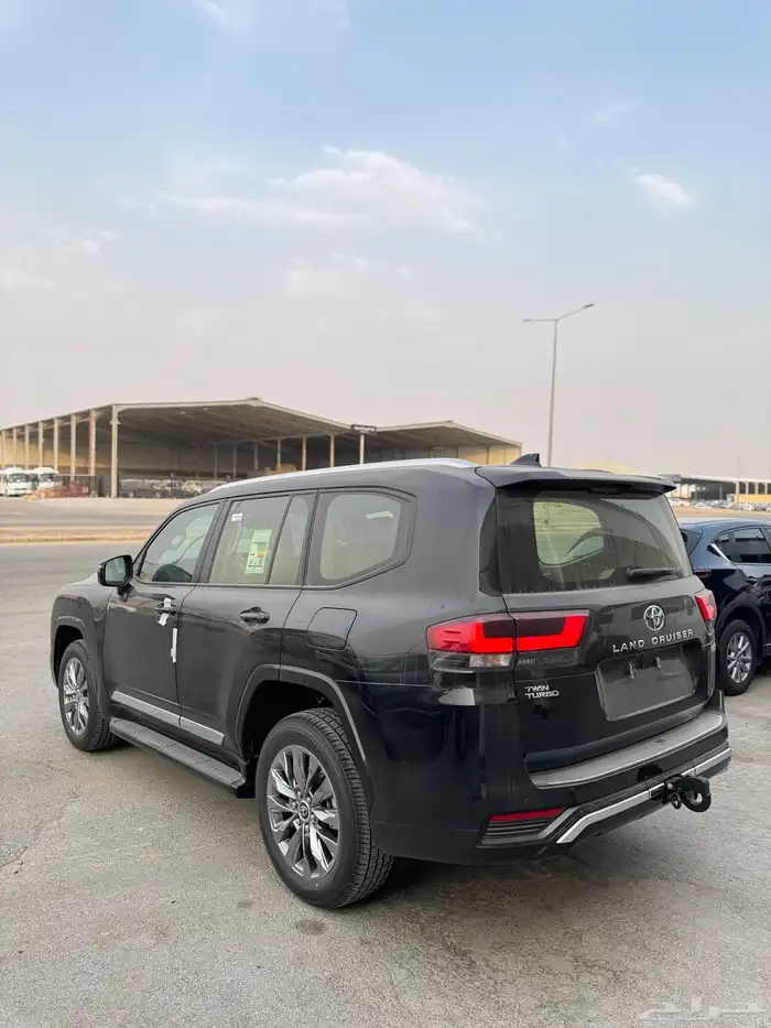للبيع لاندكروزر2025 - L3 اسود أصفار بأقل الأسعار 4