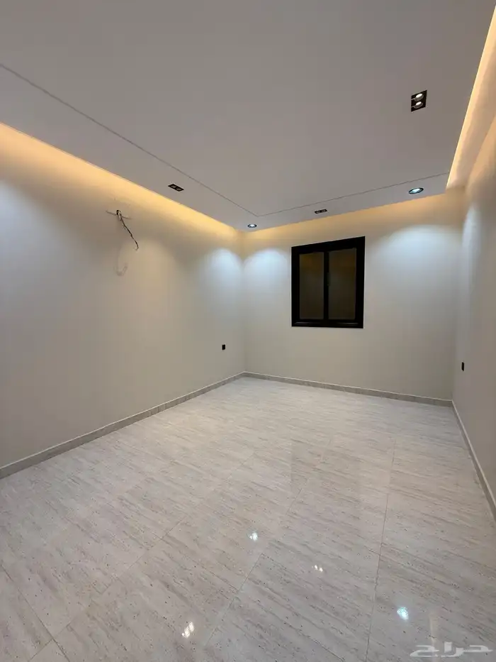 للبيع ارواف علويه بمداخل مستقله وشقق ارضيه ف حي الراقي 39