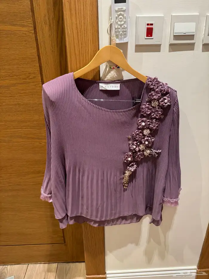 تنورة وبلوزه للبيع 2