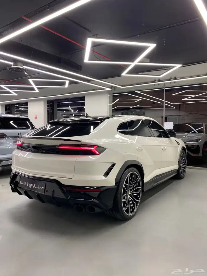 لامبورجيني اوروس SE 5