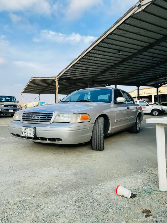 فورد كراون فيكتوريا 2011 4