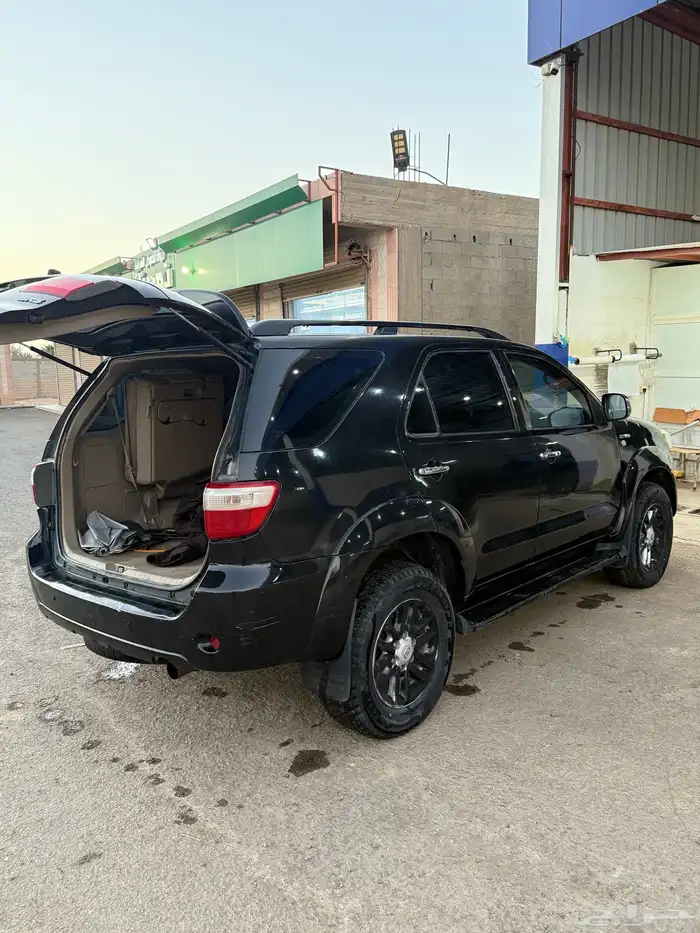 للبيع فورشنر او للبدل بهايلكس نضيفه 0