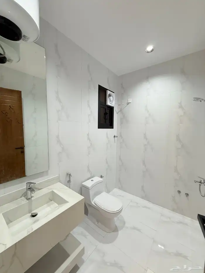 للبيع روف علوي بمدخل سياره تشطيبVipبمساحه346م 15