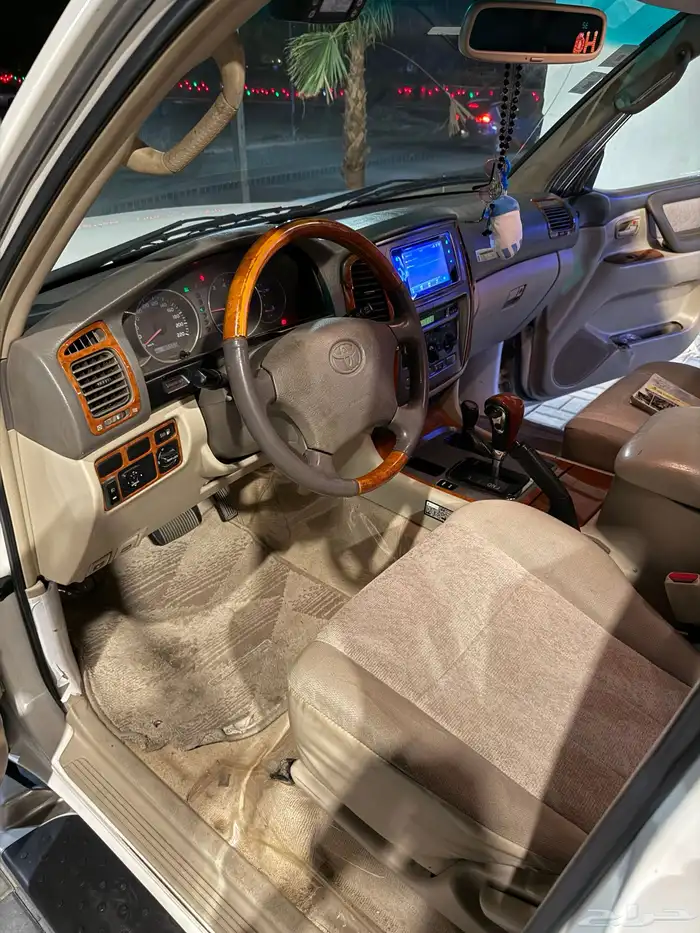 لاندكروزر 2005 . 12