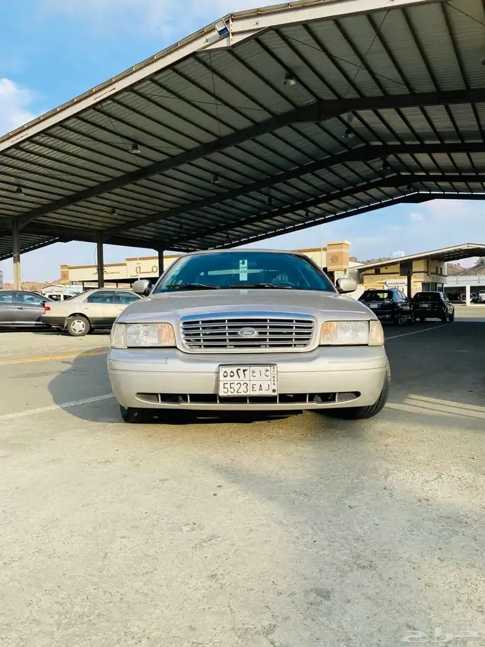 فورد كراون فيكتوريا 2011 1