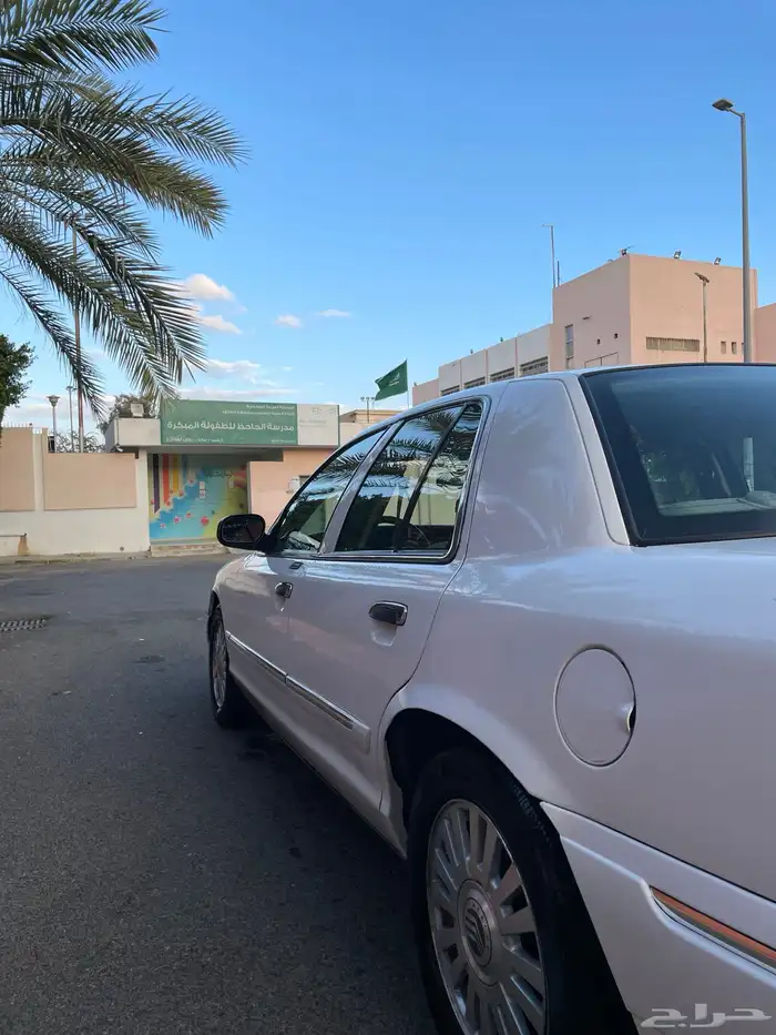 فورد. جراند ماركيز. 10