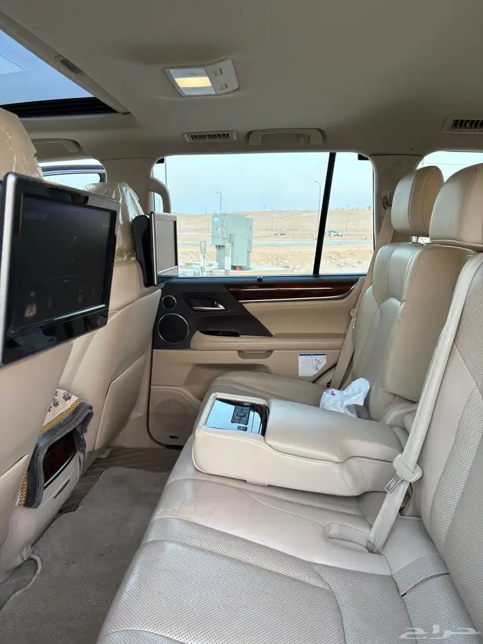 جيب لكزس 2017 بريمي فل كامل 7