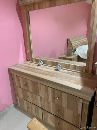 سرير كينق  2 كومدينة  تسريحة  دولاب  دولاب 5 ادراج index