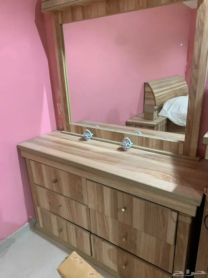 سرير كينق  2 كومدينة  تسريحة  دولاب  دولاب 5 ادراج 2