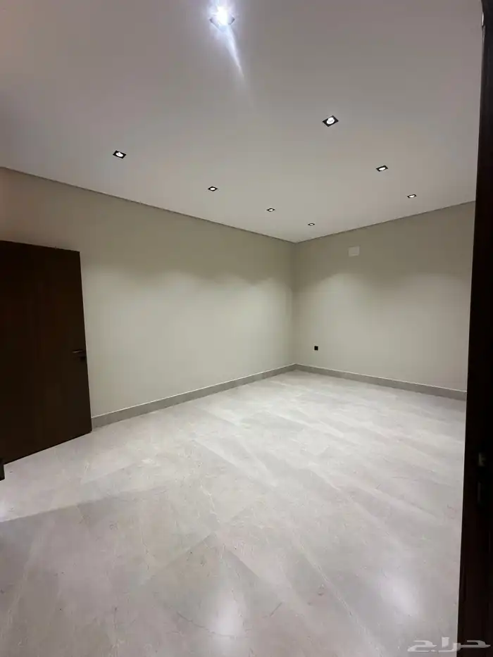 للبيع فيلا مودرن قريبه من ممشى الراقى بخميس مشيط 6