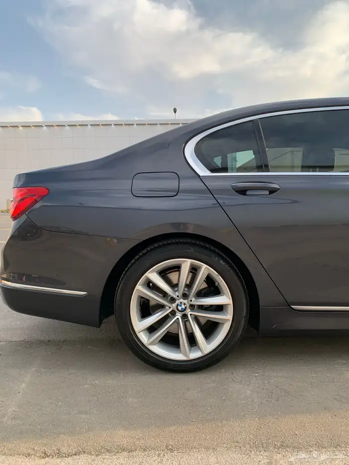 للبيع بي ام Li740 2016 صيانات وكالة 15