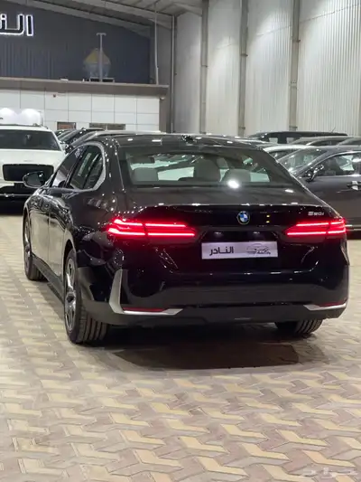 بي ام دبليو 520i Luxury اسود-اوف وايت 26 index