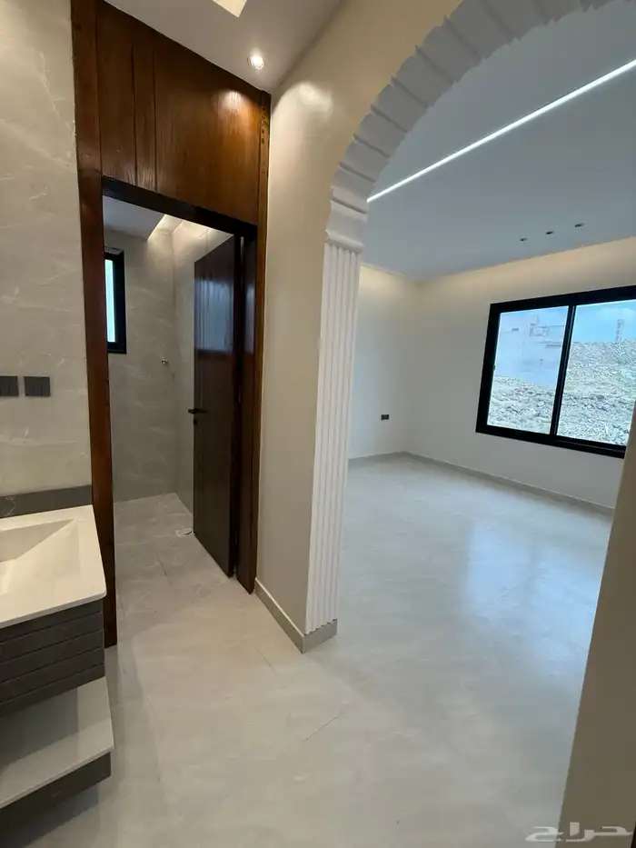 للبيع دور أرضي بحوش وشقه علويه بسطح حي الزهور المحاله ابها 26